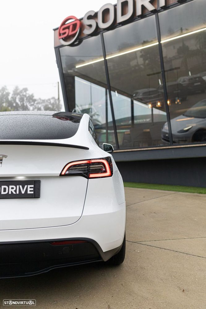 Tesla Model Y Standard RWD - 8