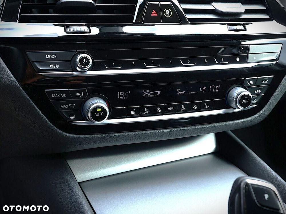 BMW Seria 5 520d xDrive mHEV - 29