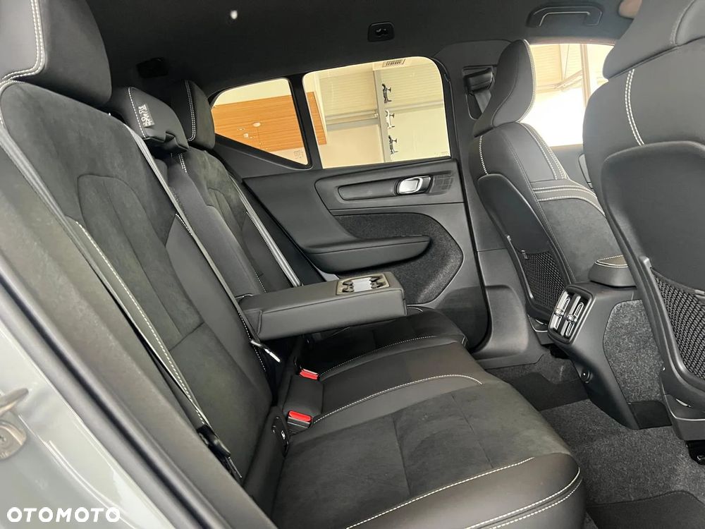 Volvo XC 40 B4 AWD Plus Dark - 21