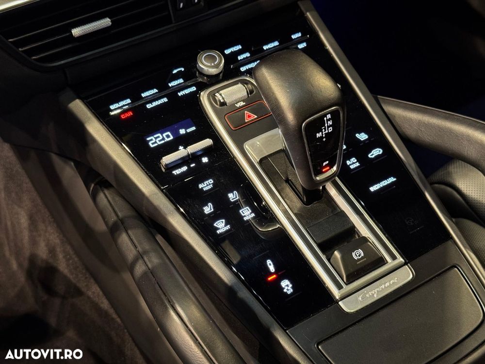 Porsche Cayenne - 30