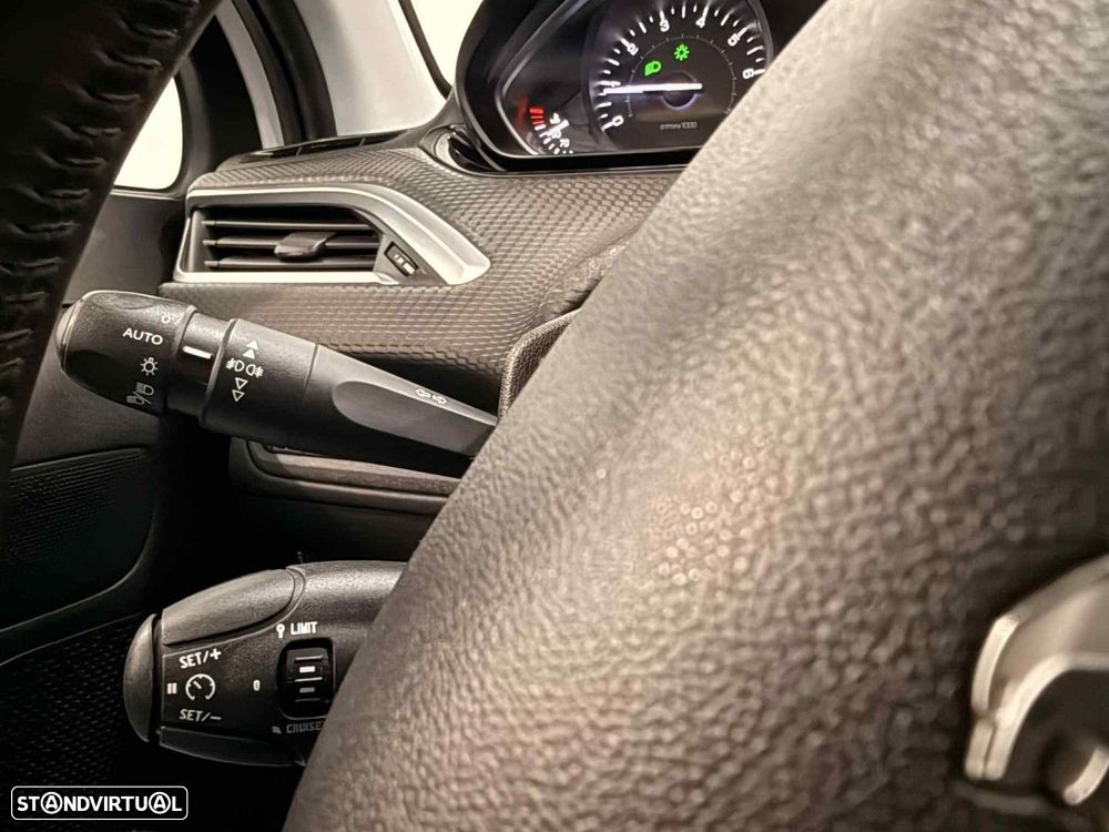Peugeot 2008 1.2 PureTech Style - 15