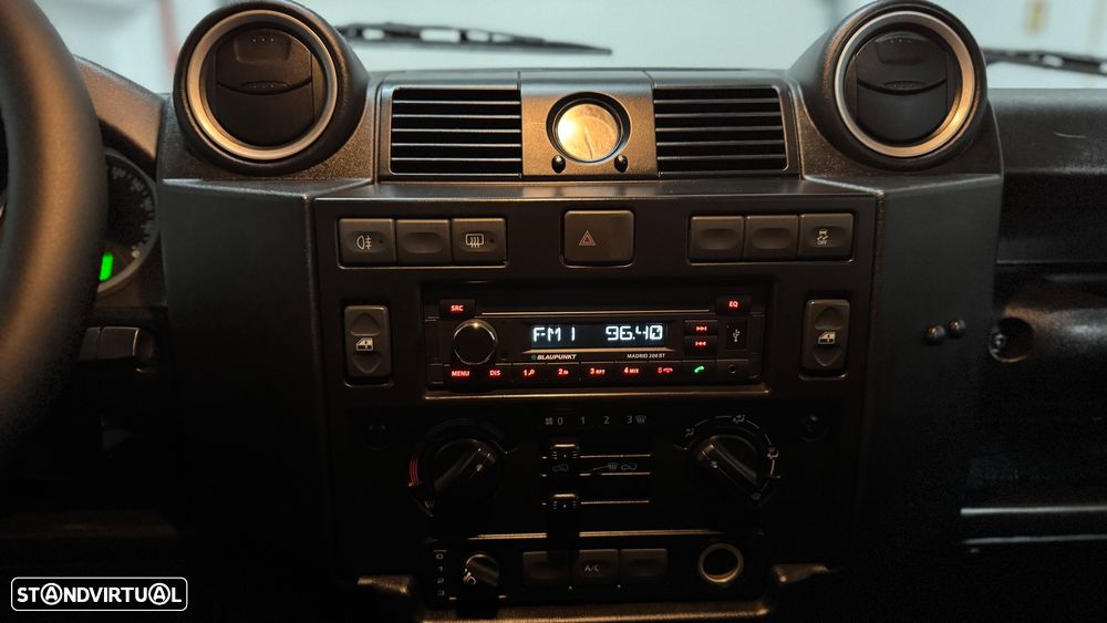 Land Rover Defender 110 DPF E - 40