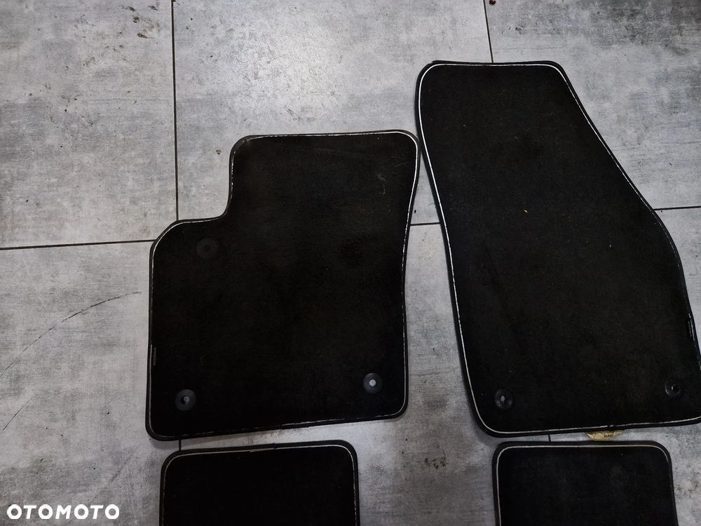 DYWANIKI MATERIAŁOWE VOLVO V50 S40 CZARNE R-Designe - 3