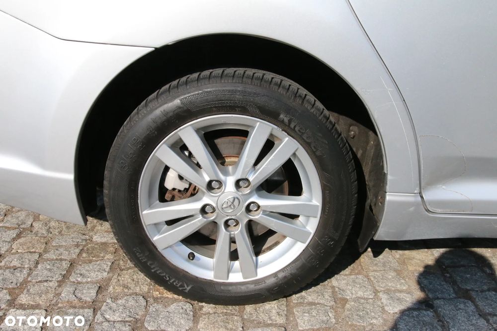 Toyota Avensis 1.8 Sol - 31