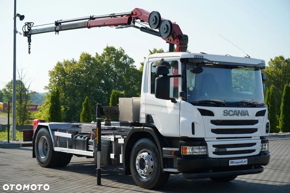 Scania P 280 / 4X2 / SIŁOWNIK DO WYWROTU / + HDS HMF 635 / UDŹWIG 1 500 KG / MAX WYSÓW 7 M / STEROWANIE RADIOWE / EURO 6 - 7