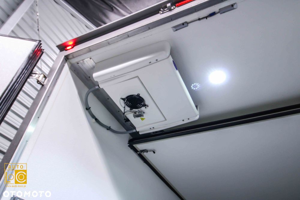 Iveco DAILY CHŁODNIA + MROŹNIA + AGREGAT x 2 + AUTOMAT - 11