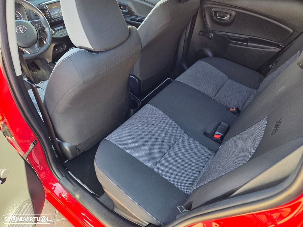 Toyota Yaris 1.5 HSD 20 Anos - 29