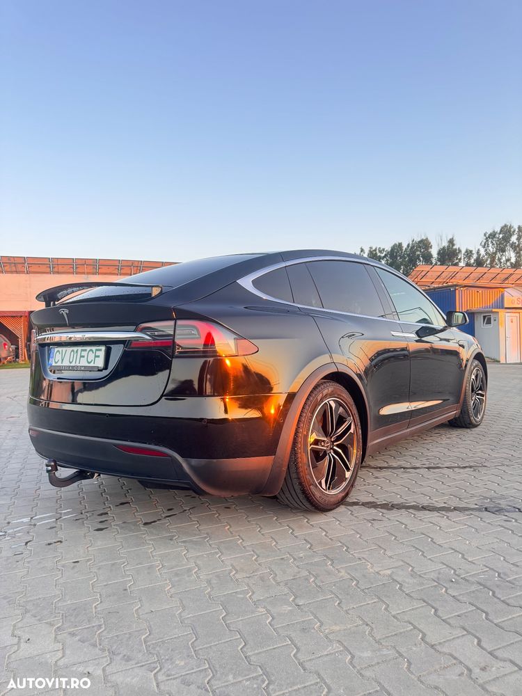Tesla Model X - 19