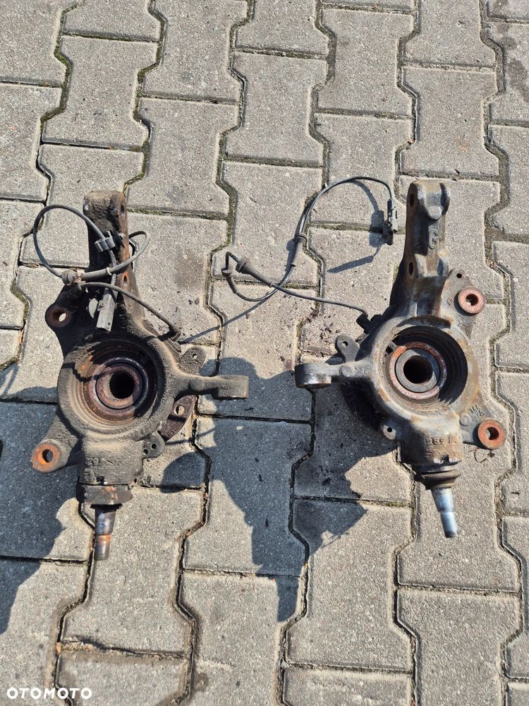 ZWROTNICA PIASTA LEWA PRAWA MASTER III MOVANO B  NV400 2.3 10r.+ - 2