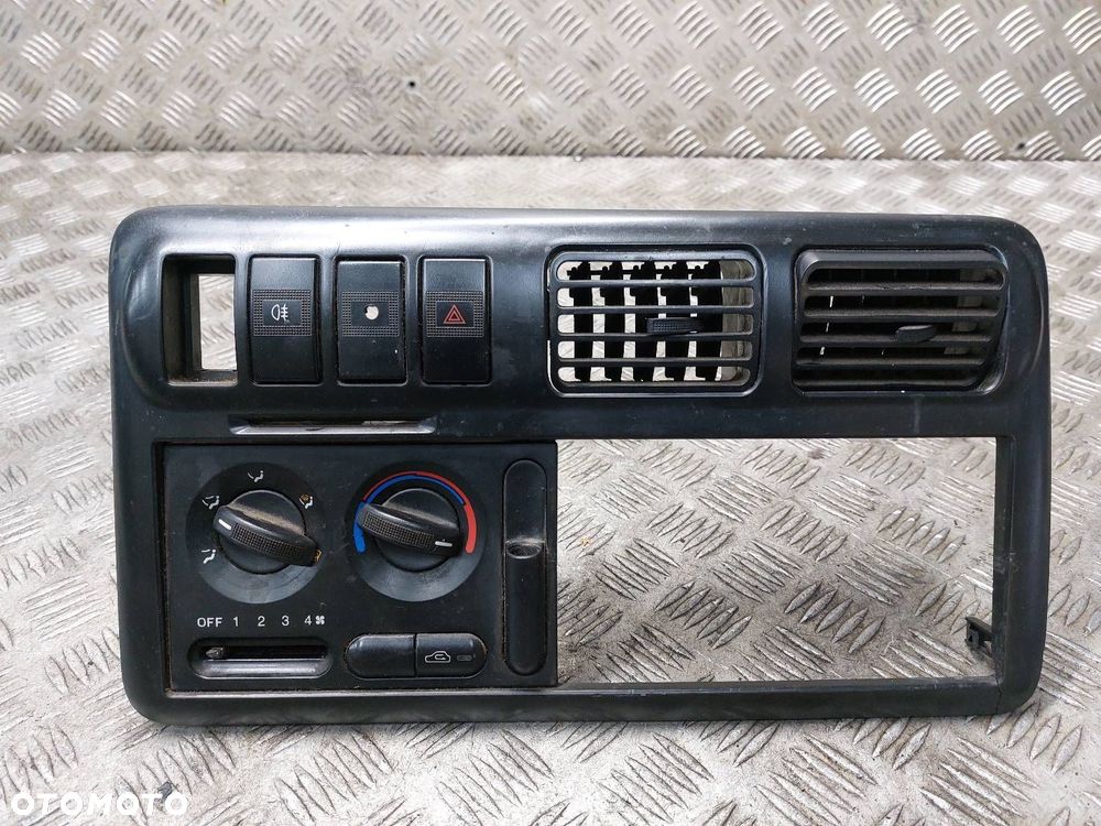 PANEL NAWIEWU KONSOLA ŚRODKOWA RAMKA KRATKI KIA BONGO K2700 II LIFT - 1