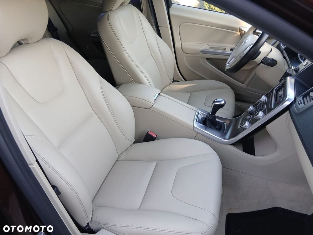 Volvo V60 Cross Country D3 Summum - 36