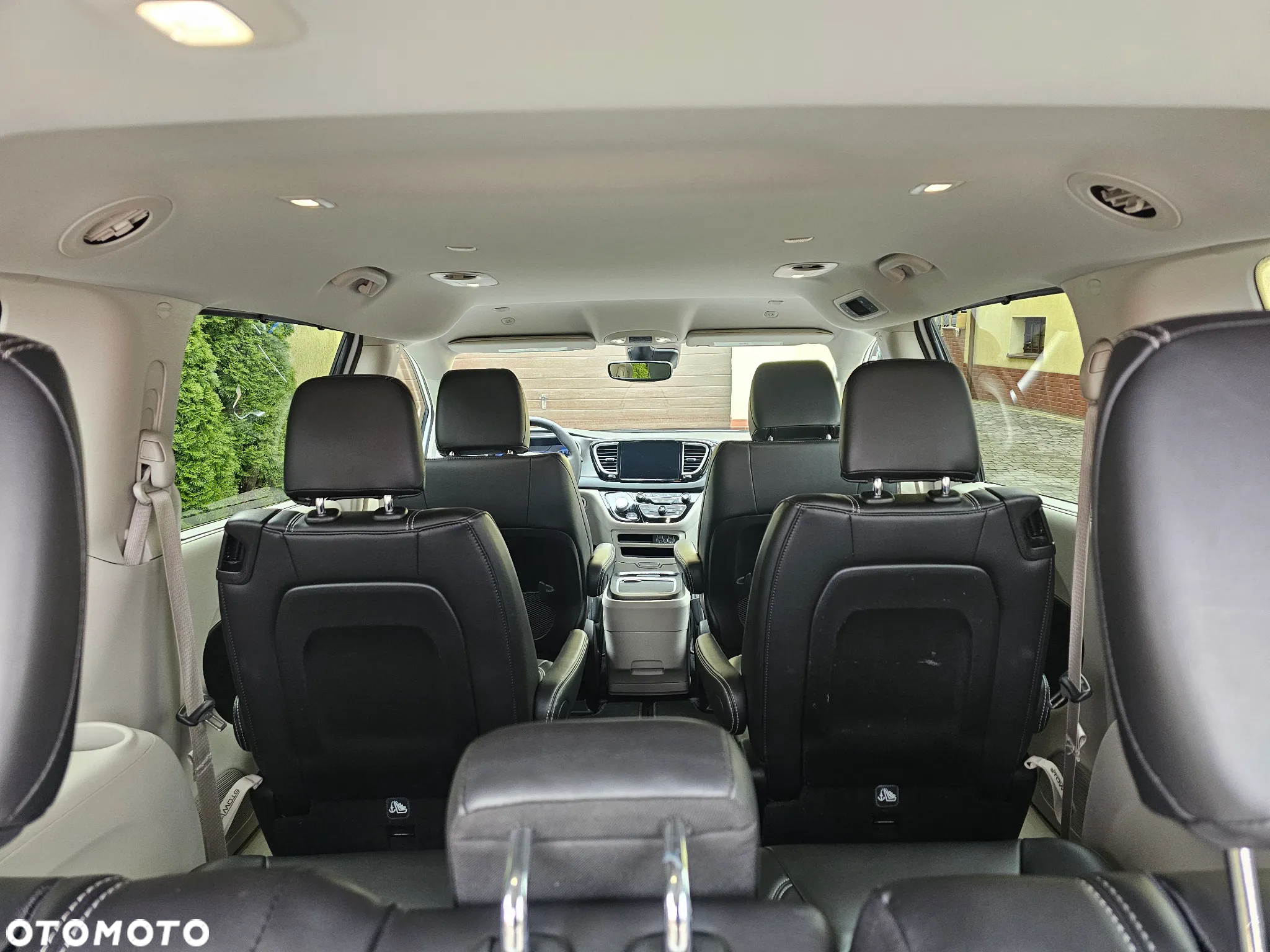 Chrysler Pacifica - 16