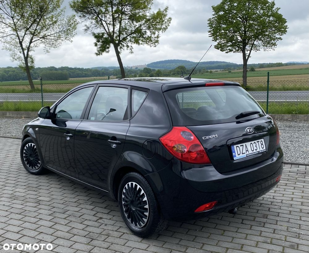 Kia Ceed - 4