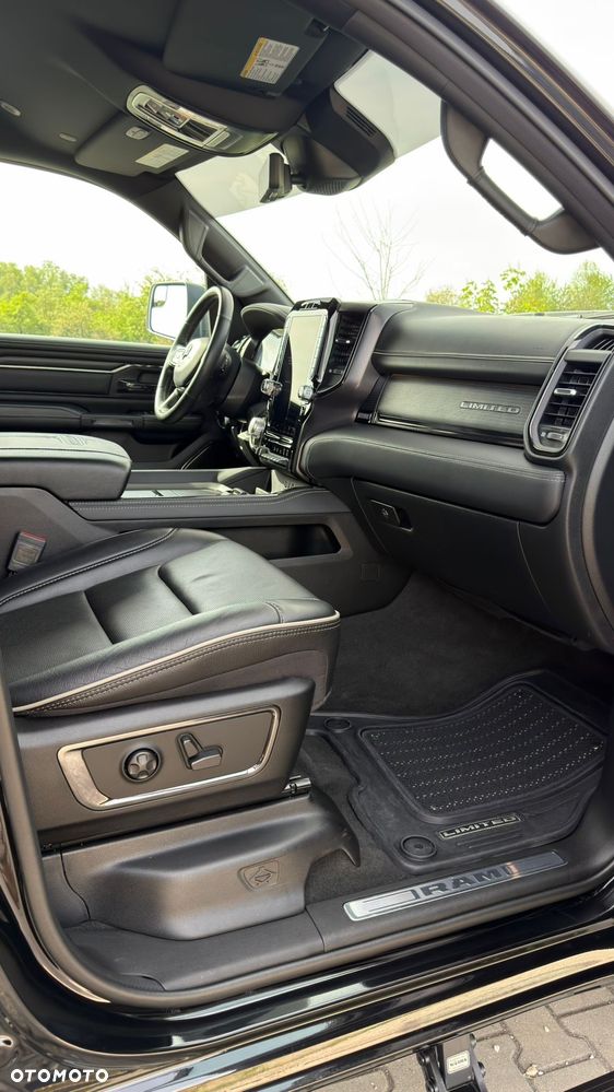 RAM 1500 Crew Cab Longbed Longhorn - 32