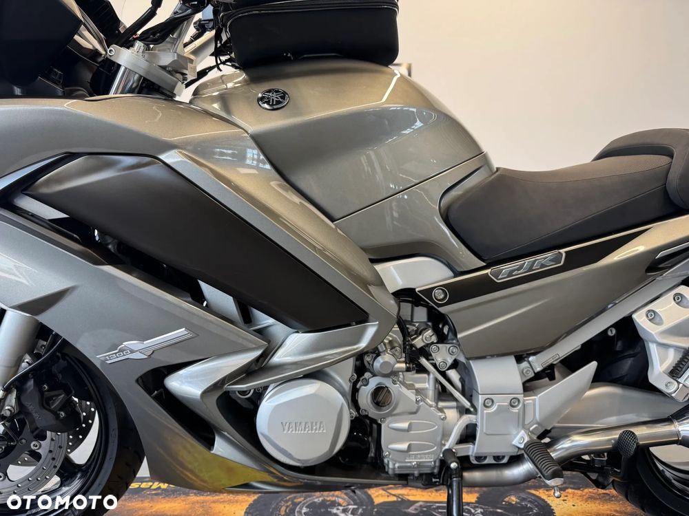 Yamaha FJR - 23