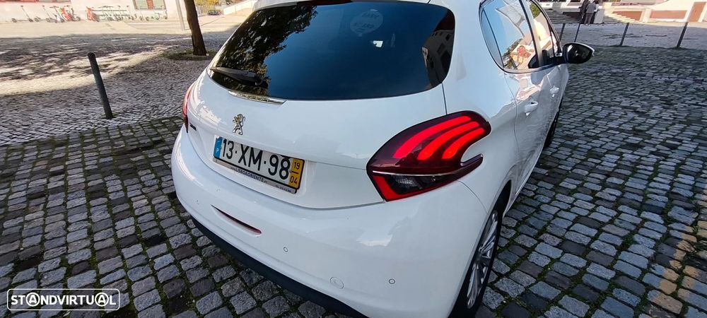 Peugeot 208 1.2 PureTech Signature - 30