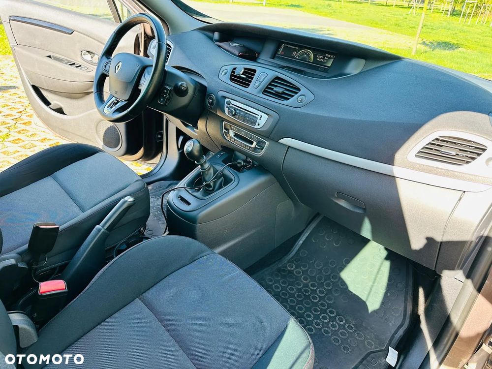 Renault Scenic 1.6 16V 110 LIMITED - 17