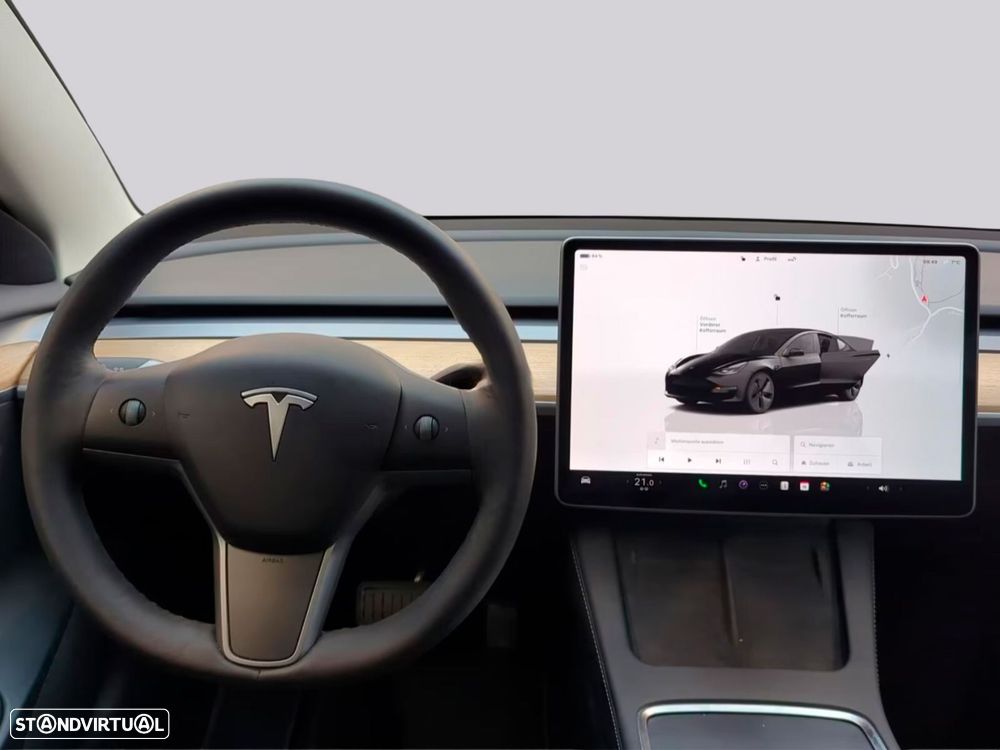 Tesla Model 3 - 4