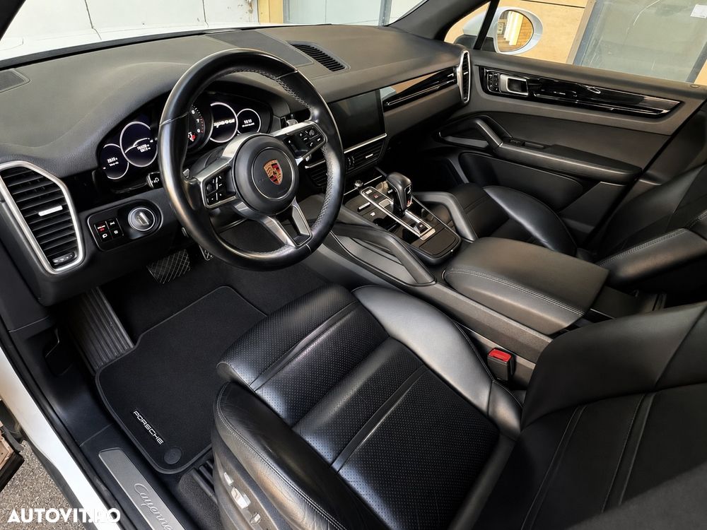 Porsche Cayenne - 8