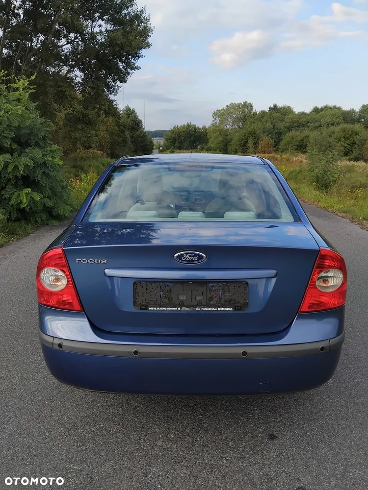 Ford Focus 1.6 Ghia - 25