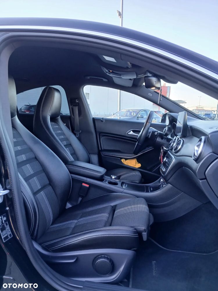 Mercedes-Benz CLA 200 7G-DCT AMG Line - 10