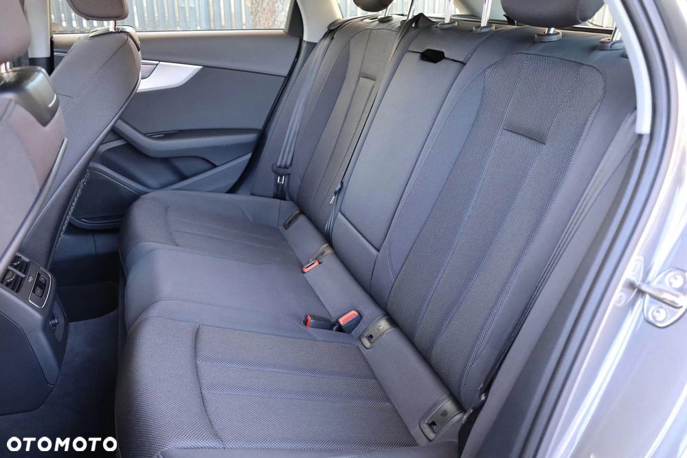 Audi A4 Avant 40 TDI S tronic - 36