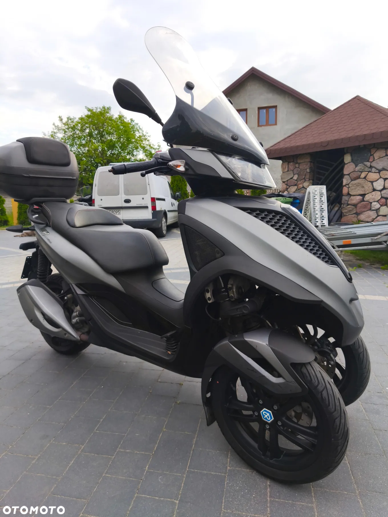 Piaggio MP-3 - 7