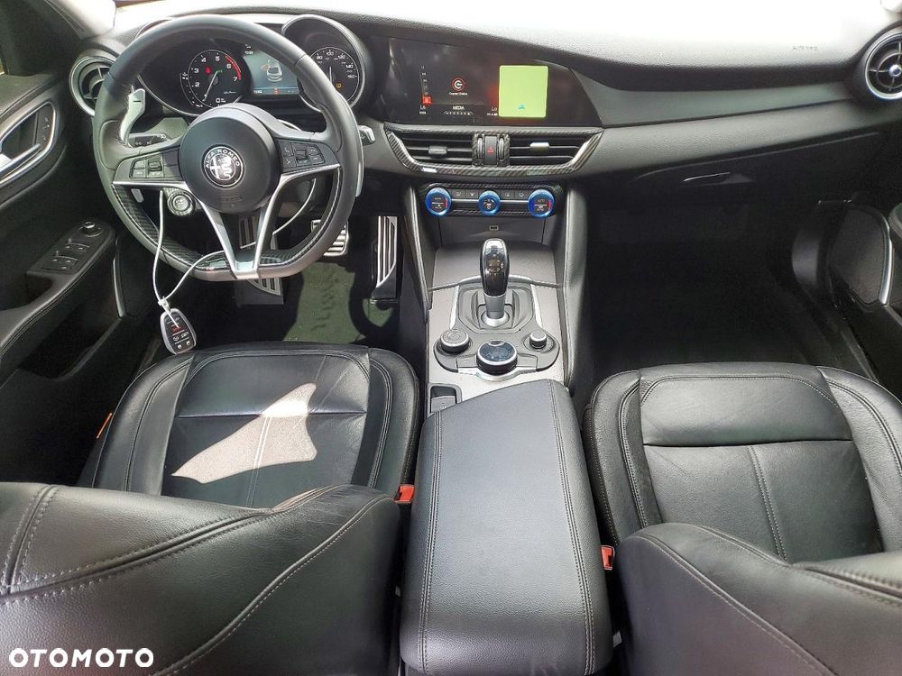 Alfa Romeo Giulia 2.0 Turbo 16V AT8-Q4 Ti - 7