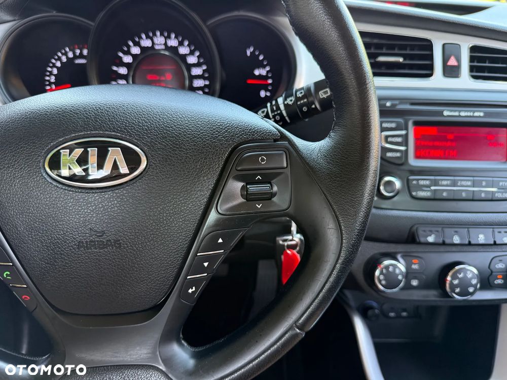 Kia Ceed 1.4 CVVT Dream Team Edition - 16