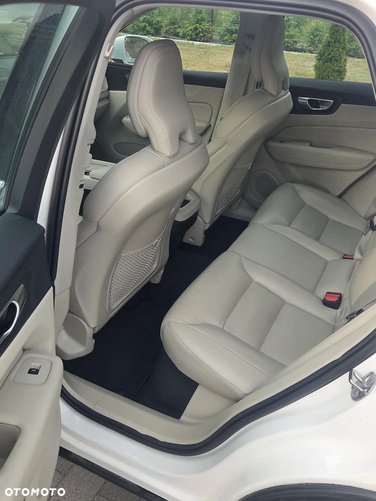 Volvo XC 60 B4 B Plus Bright - 11