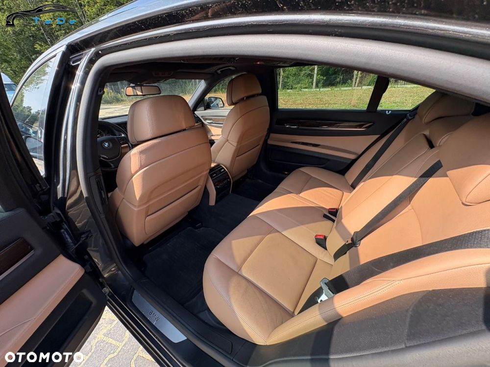 BMW Seria 7 750i L xDrive - 26