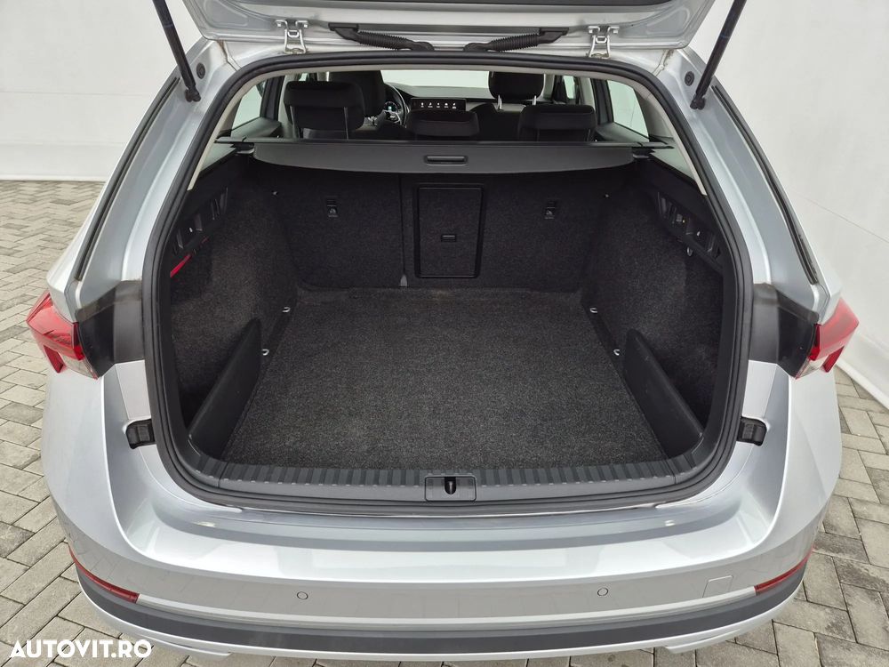 Skoda Octavia Combi 2.0 TDI DSG 4X4 Scout - 31