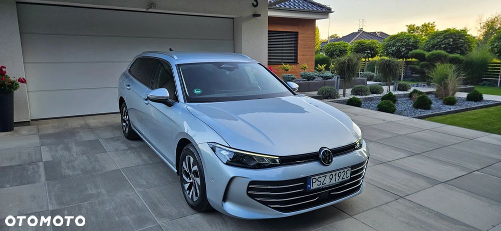 Volkswagen Passat - 1