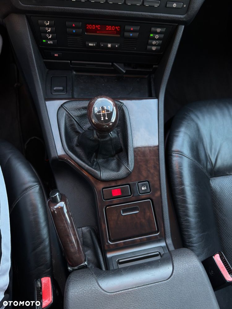 BMW Seria 5 520d - 25
