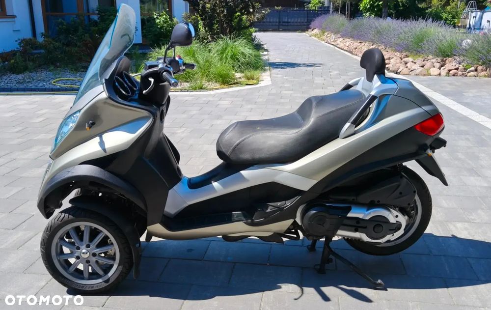 Piaggio MP-3 - 4
