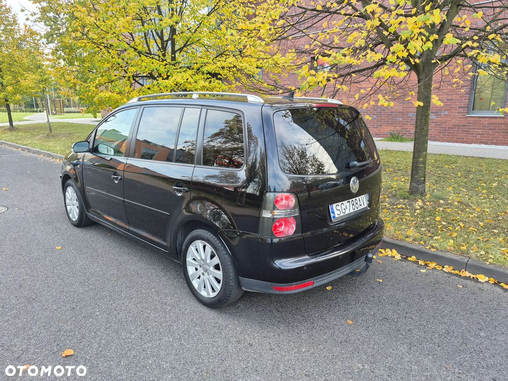 Volkswagen Touran 2.0 TDI Highline - 18
