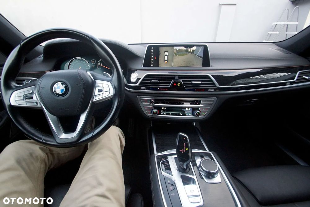 BMW Seria 7 740Li xDrive - 24