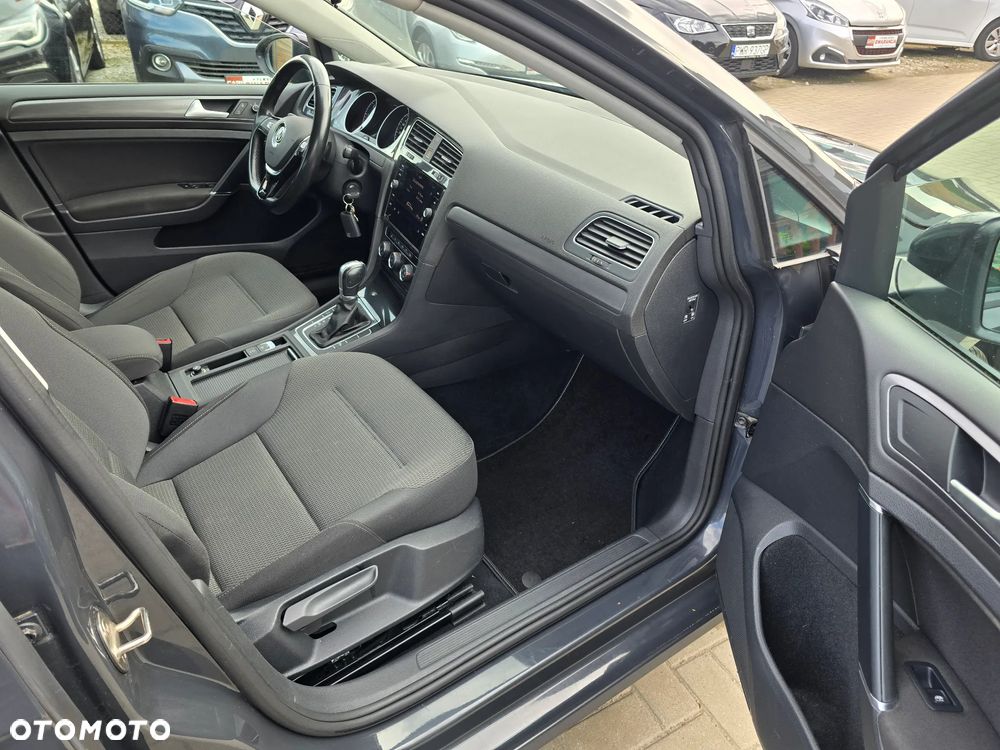 Volkswagen Golf - 11