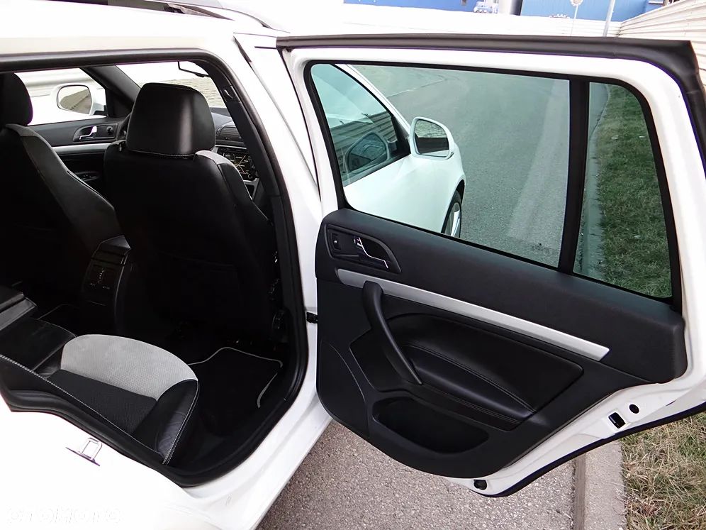 Skoda Octavia 2.0 TDI CR DPF DSG RS - 37