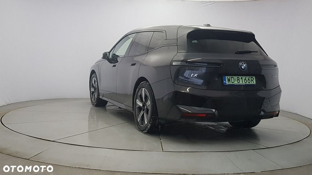 BMW iX - 5