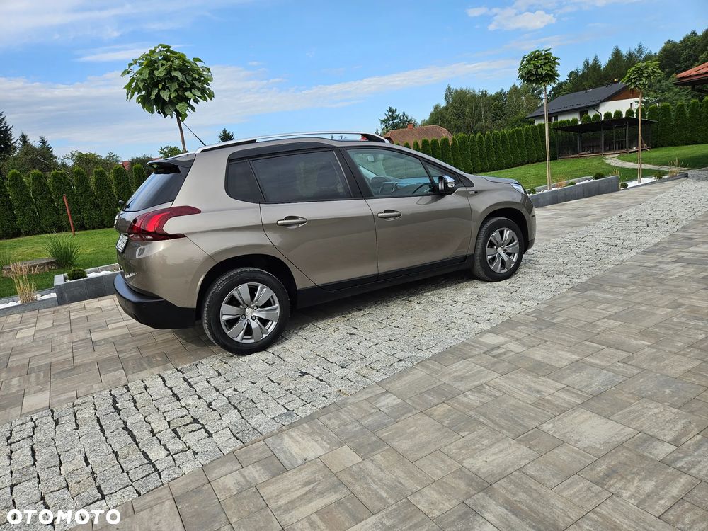 Peugeot 2008 1.2 Pure Tech Signature - 24