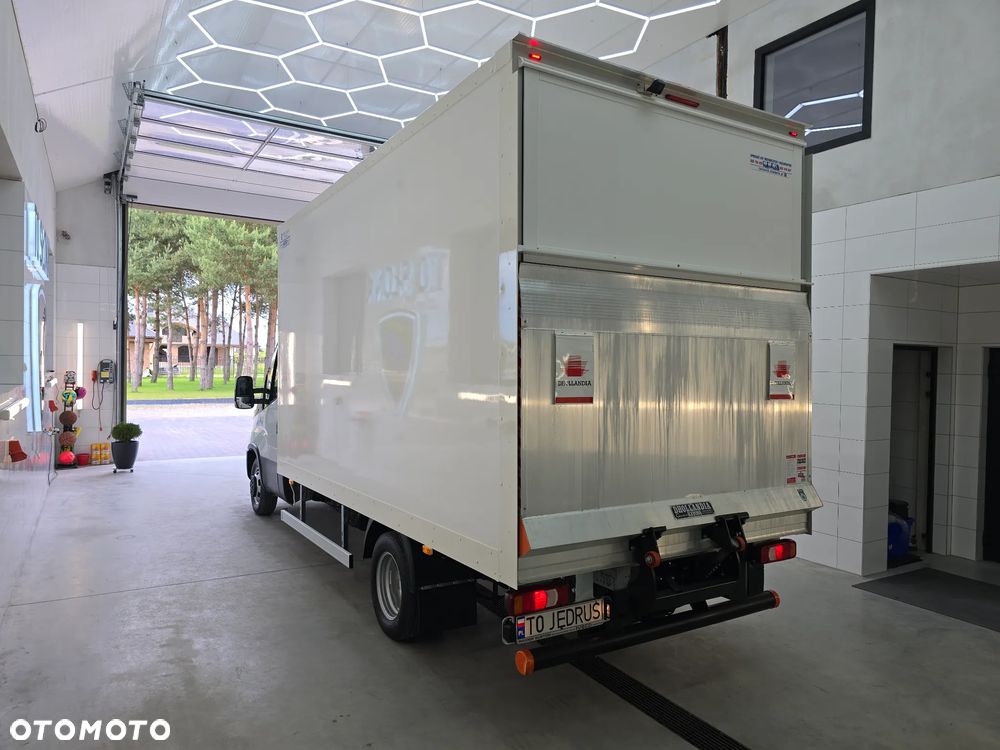 Iveco DAILY 35C16 / 50C16 KONTENER 8PALET WINDA DHOLLANDIA 750Kg 41Tyś km SERWIS ASO IVECO DO OSTATNIEGO Km STAN NOWY NOWY NOWY NA GWARANCJI BOGATA OPCJA WYPOSAŻENIA ASYSTENTY KIEROWCY TEMPOMAT KLIMA KAMERA COFANIA FOTEL KIEROWCY PNEŁMATYCZNY - 10