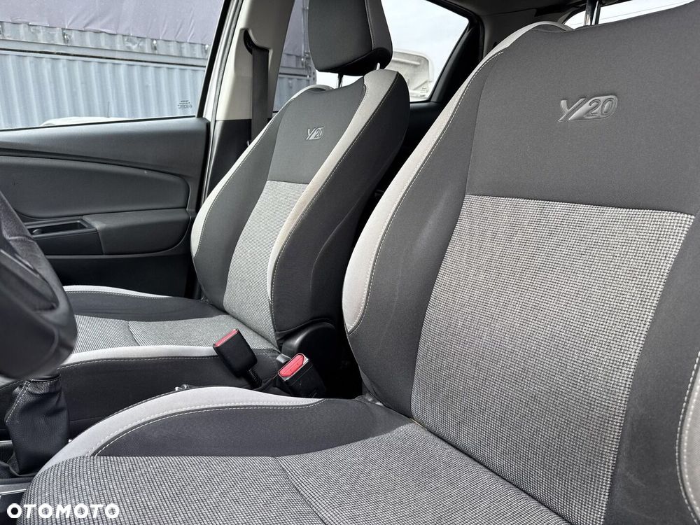 Toyota Yaris - 16
