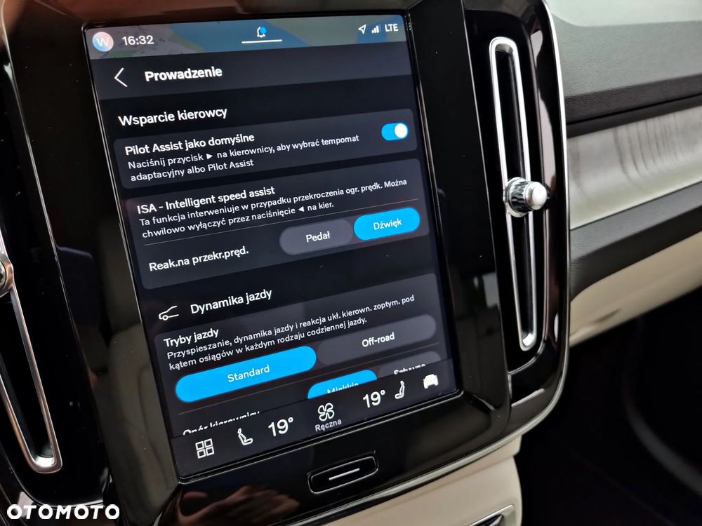 Volvo XC 40 B3 B DKG Ultra Black Edition - 25