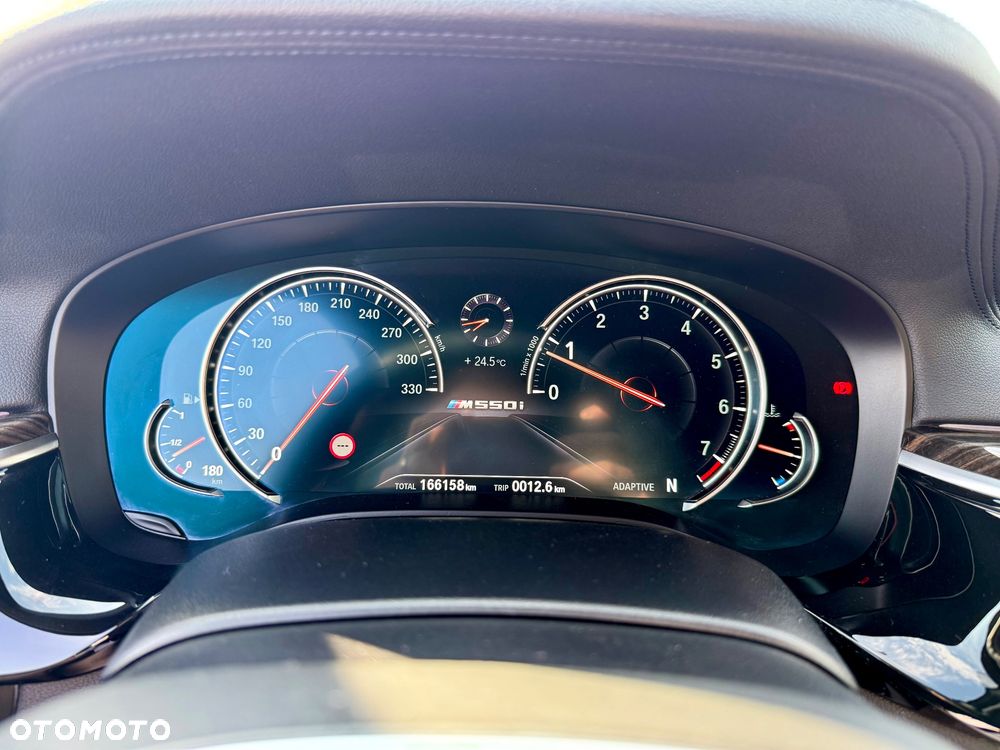 BMW Seria 5 M550i xDrive - 27