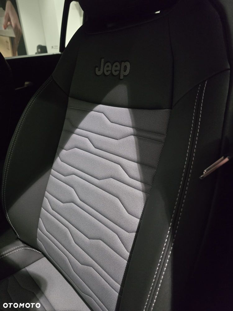 Jeep Avenger 1.2 T3 mHEV Overland 4xe eDCT6 - 19