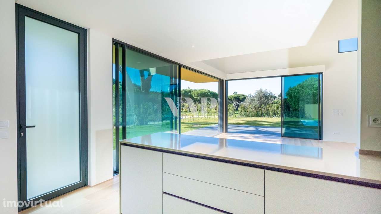 Moradia 2 quartos de canto e com piscina privada em zona central, Vila - Grande imagem: 5/31