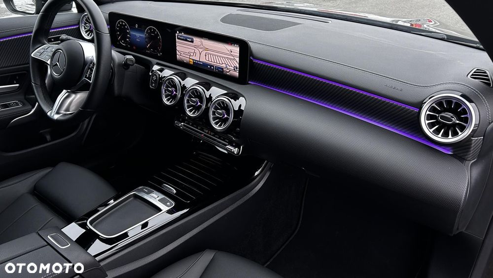 Mercedes-Benz CLA 180 Progressive 7G-DCT - 22