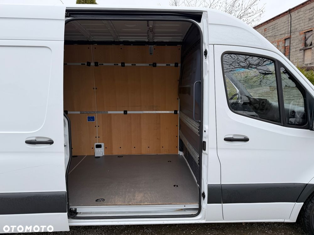 Mercedes-Benz Sprinter 907 - 19