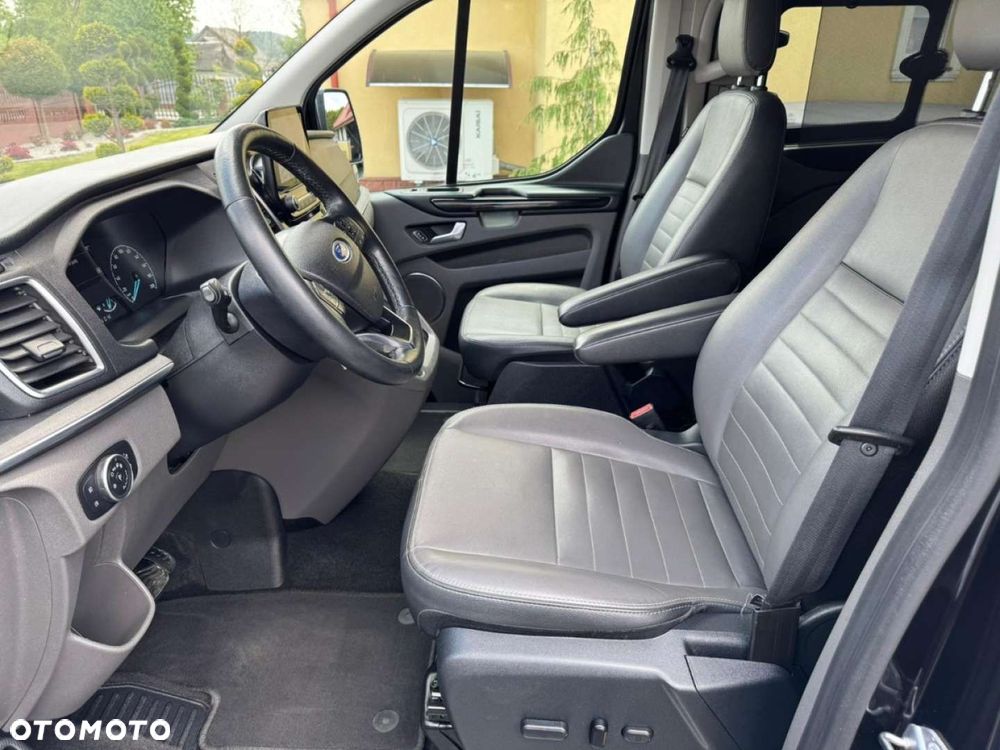 Ford Tourneo Custom - 27
